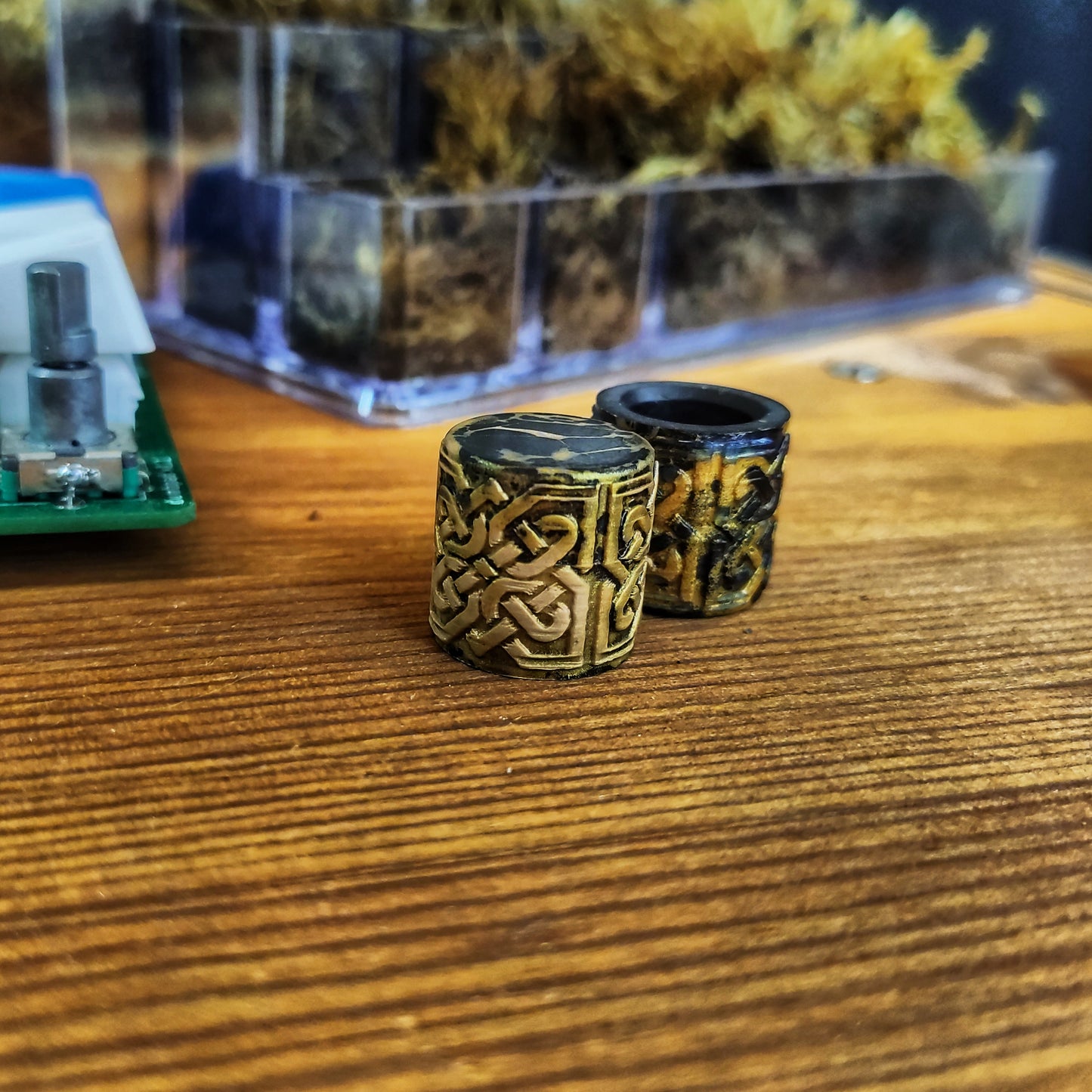 Norse knob | Gold accents